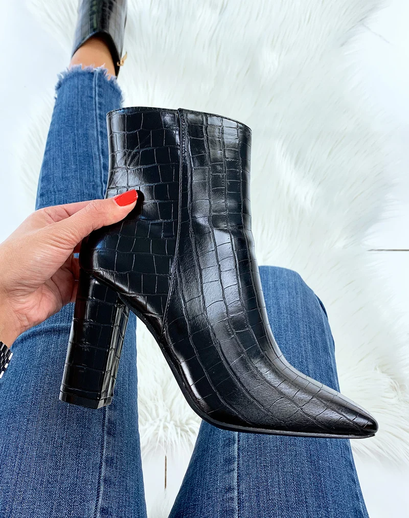 Bottines à talon noires effet croco à bout carré