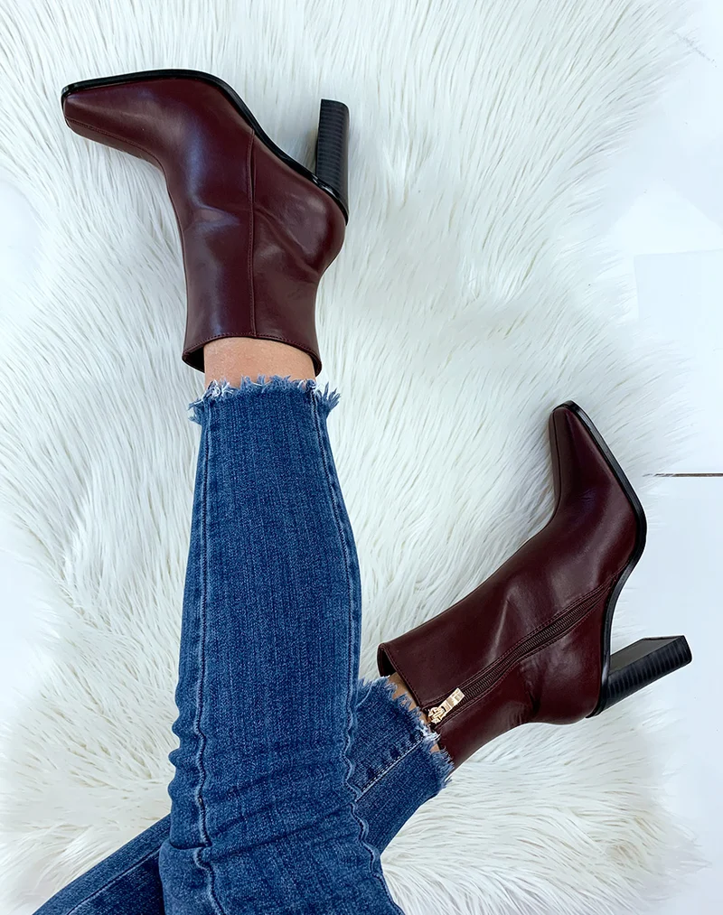 Bottines à talons bordeaux à bout carré