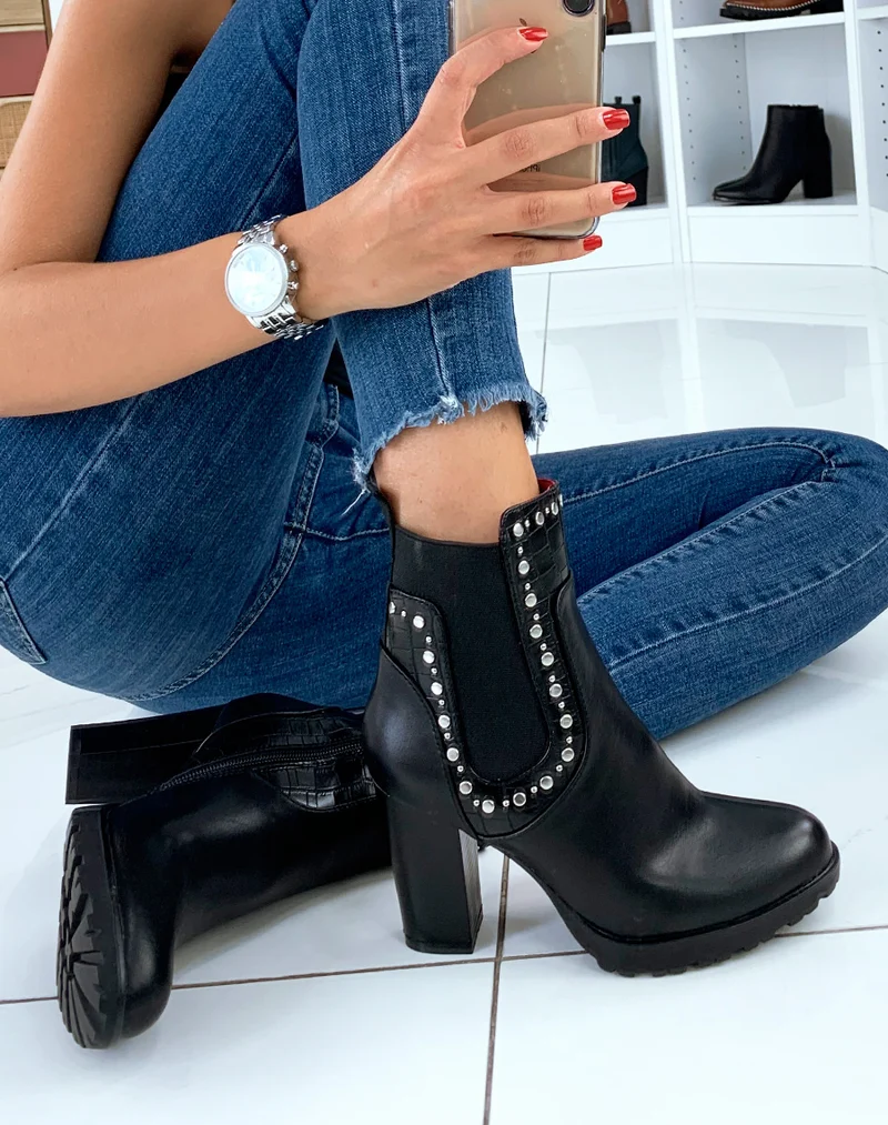 Bottines noires à clou et talon