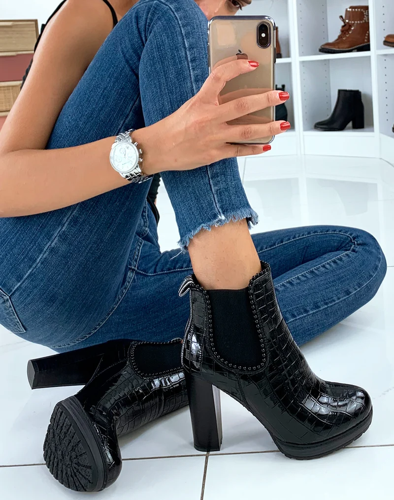 Bottines vernies noires effet croco à perles