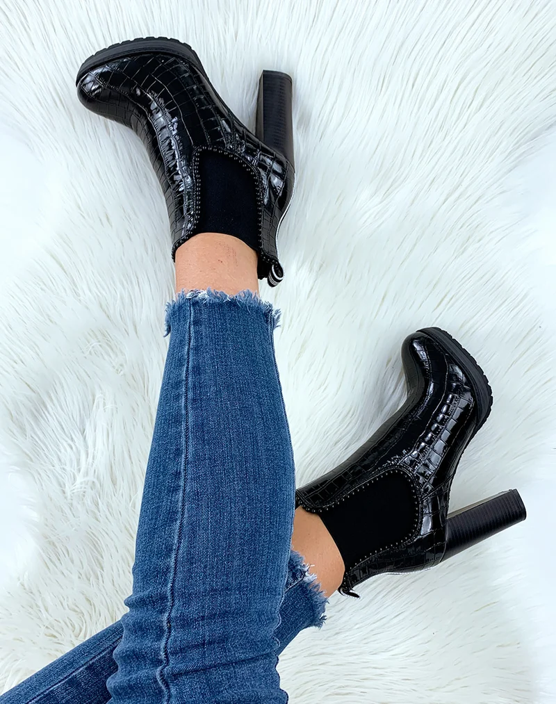 Bottines vernies noires effet croco à perles