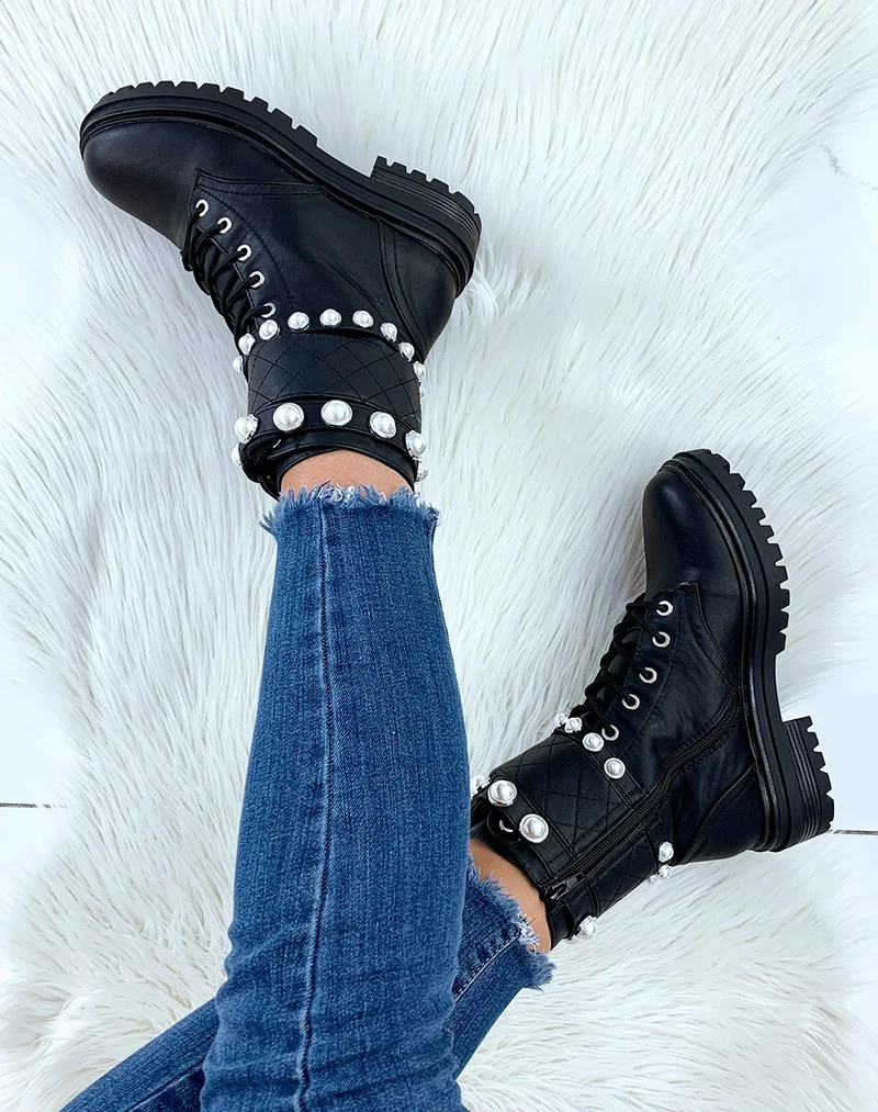 Bottines montantes noires à perles