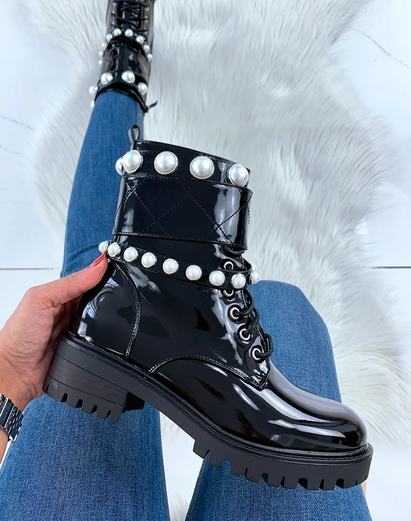 Bottines montantes vernies noires