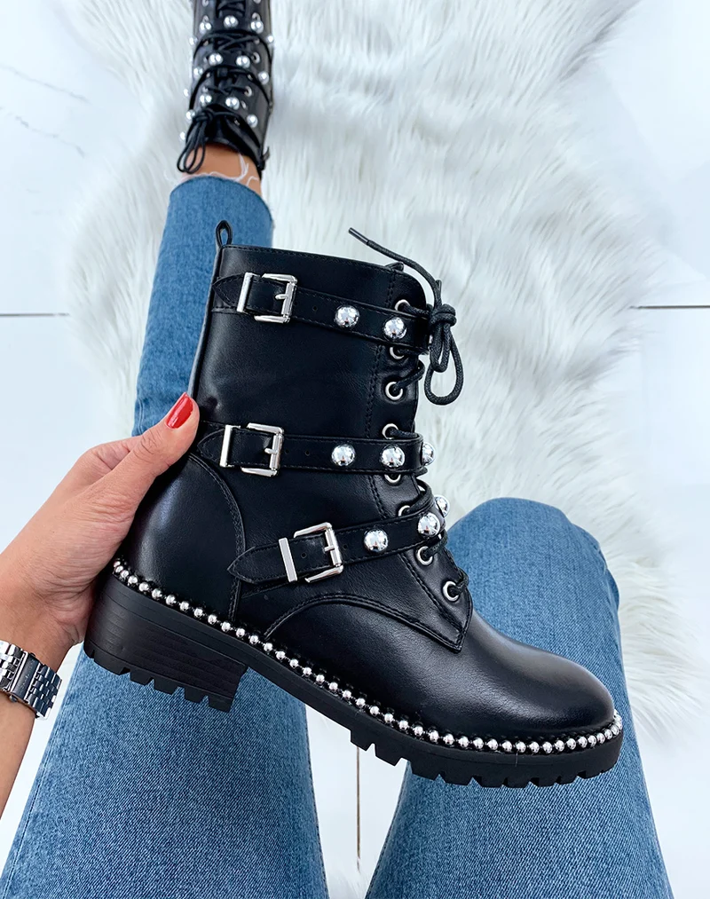 Bottines montantes noires à détails argentés