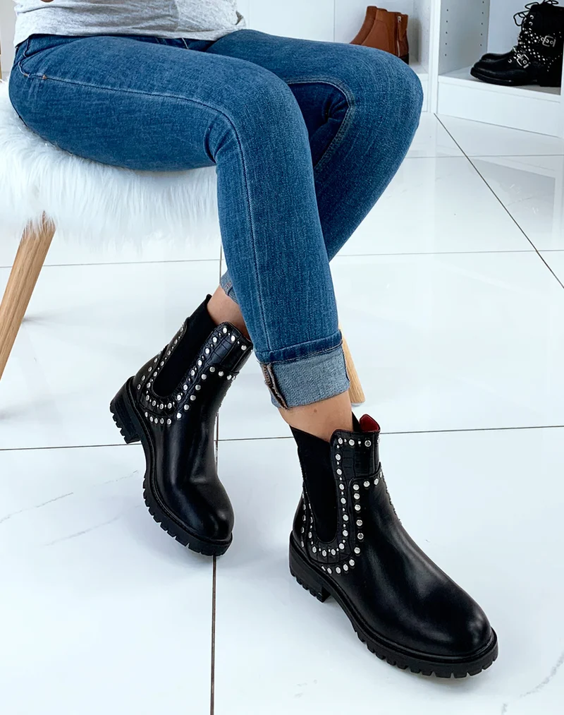 Bottines montantes en similicuir noires et effet croco ornées de clous argentés