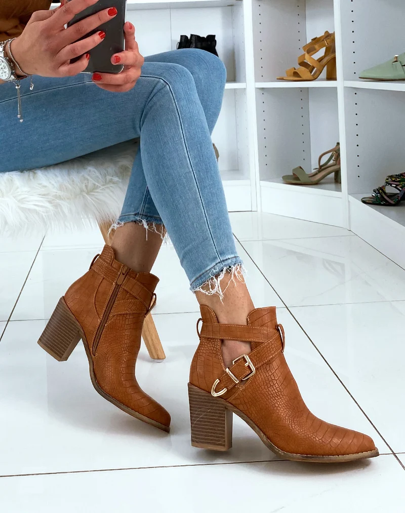 Bottines ajourées camel effet croco à talons