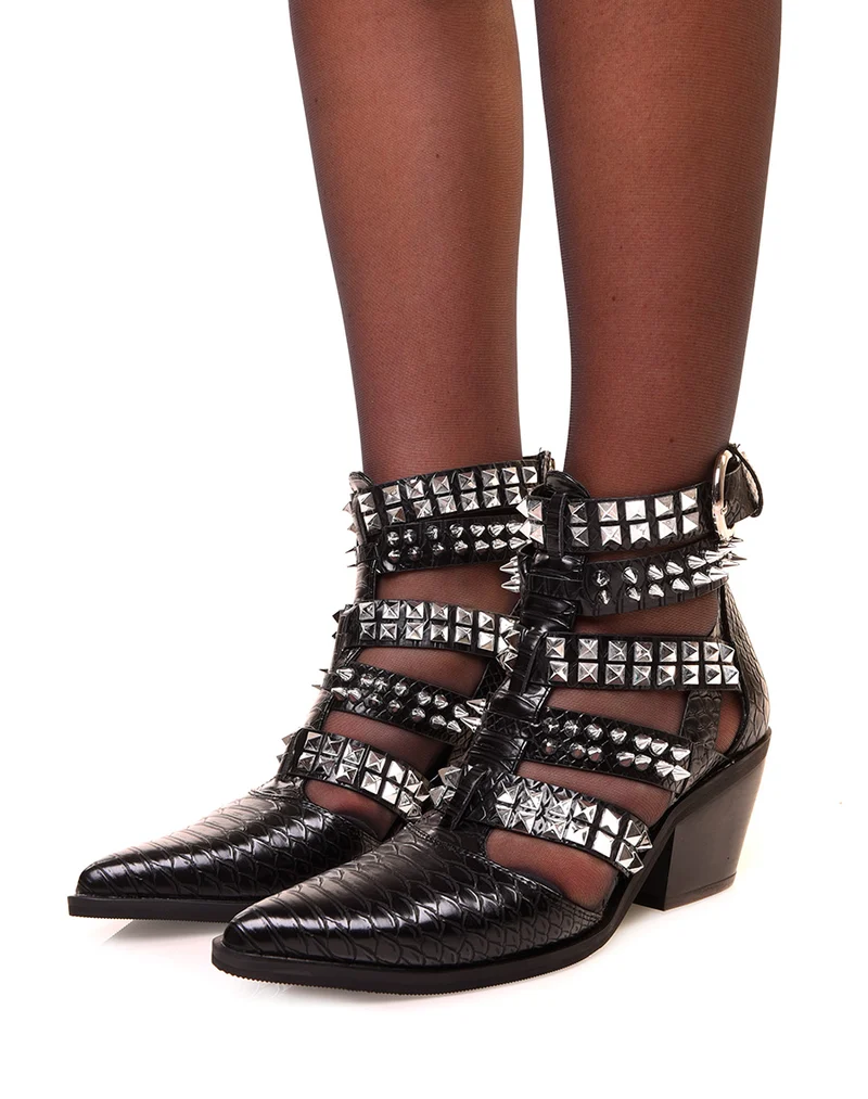 Santiags noires effet croco ajourées et ornées de clous