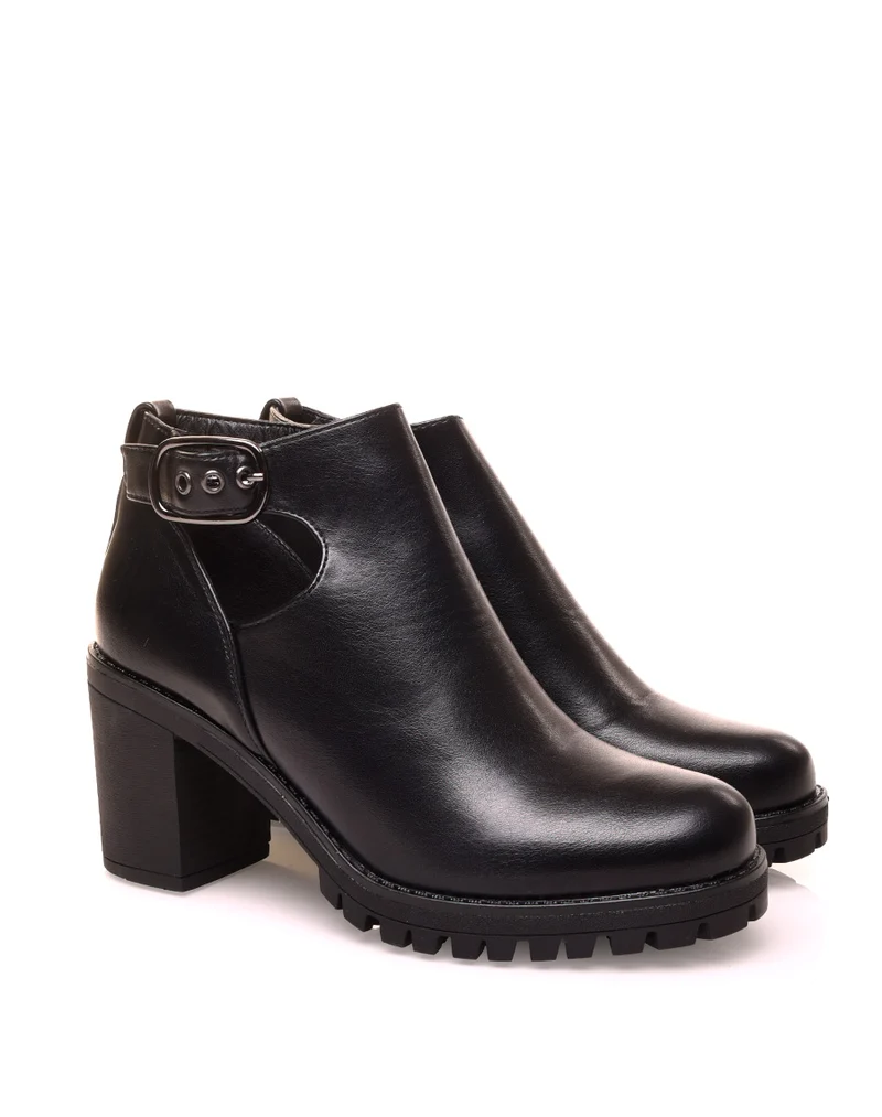 Bottine noire à talon ouverte