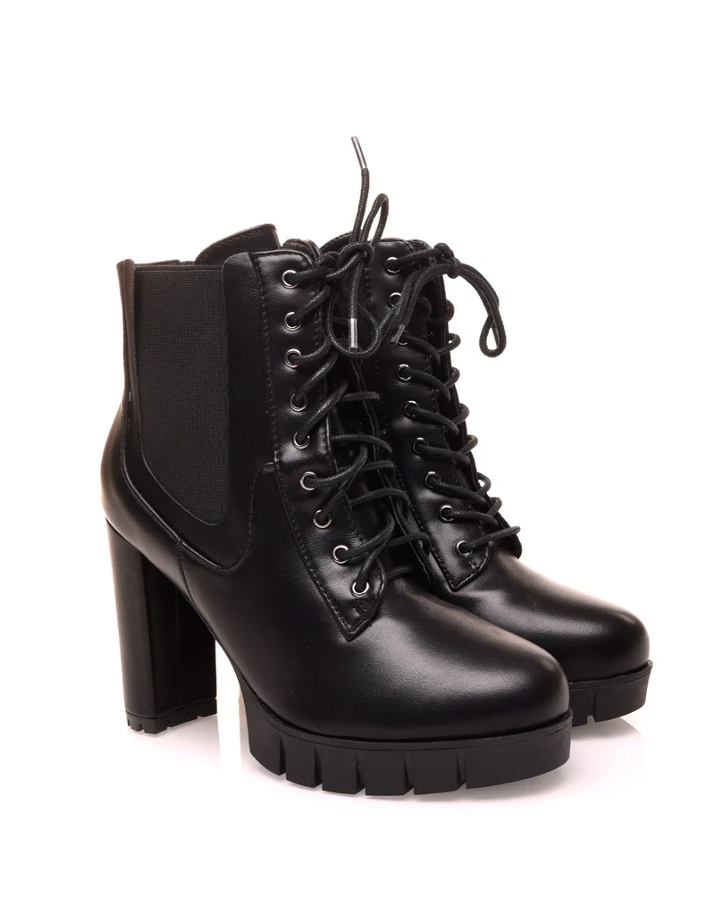 Bottines noires à talons et à lacets