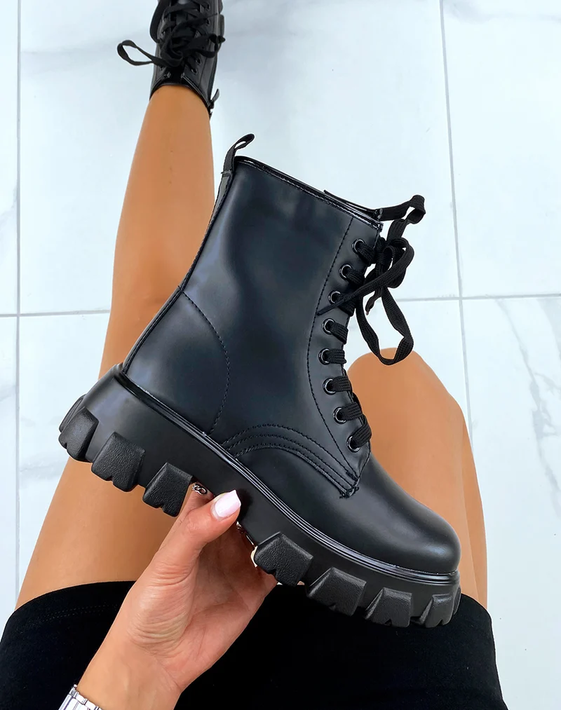 Bottines hautes noires style ranger