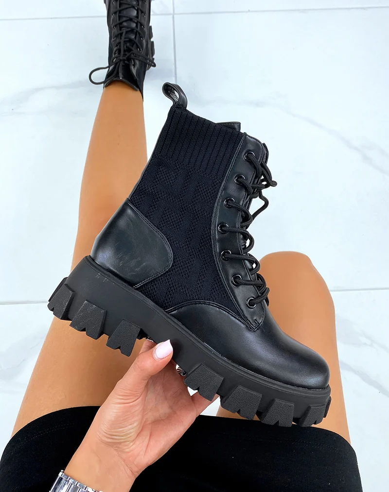 Bottines noires à lacets effet chaussette à motifs