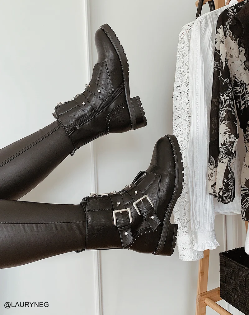 Boots noirs a talon à multiples sangles