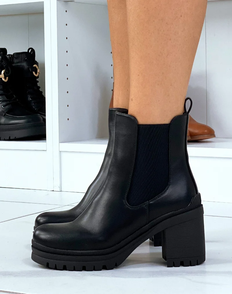 Bottines noires à talons bas à semelle cranté