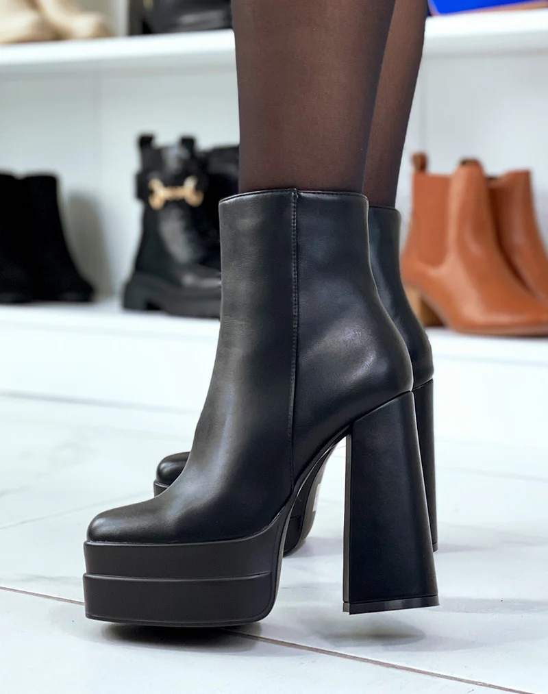 Bottines noires à plateforme et talon XXL