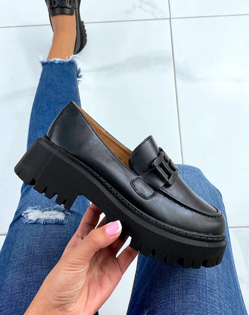 Mocassins noirs avec détails noir mate