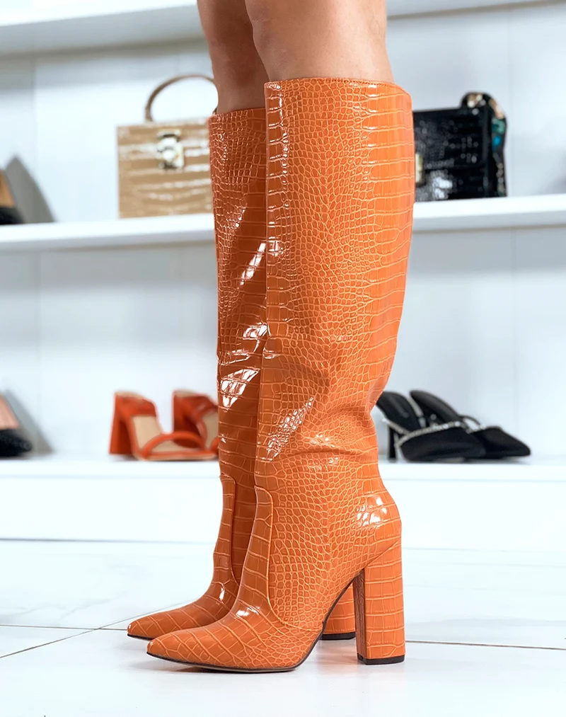 Bottes oranges pointues effet croco à talon