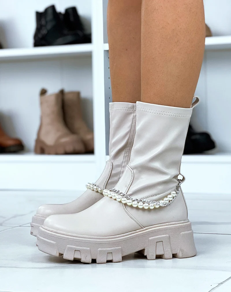 Bottines beiges montantes à chaîne et à perles à semelle crantée