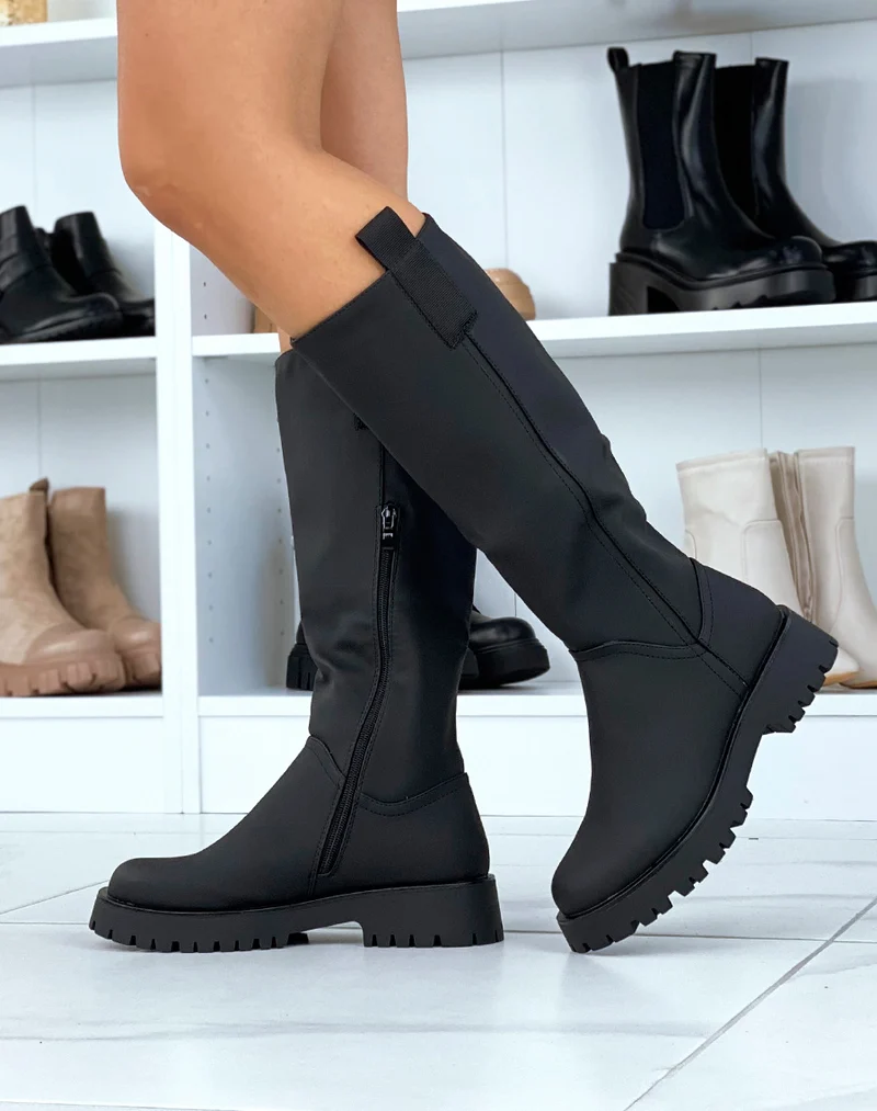 Bottes hautes noires gommées avec empiècement en tissu