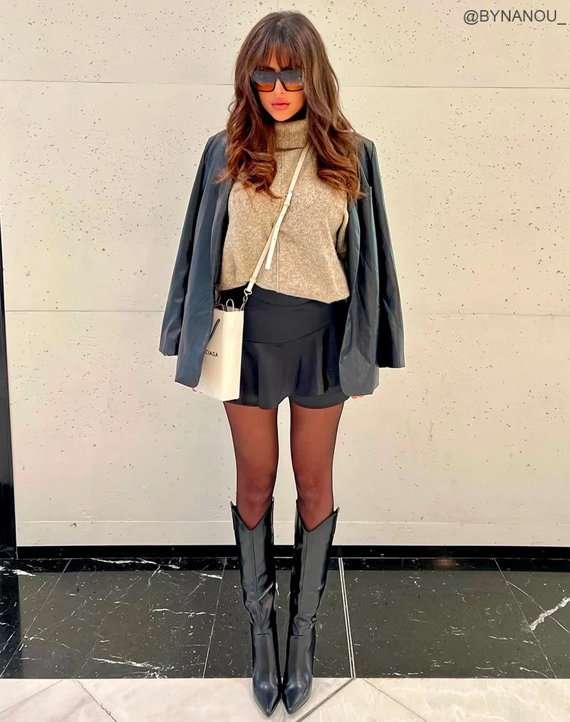 Bottes noires style santiags à talon et bout pointu