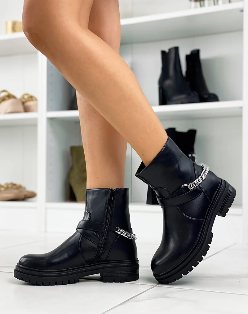 Bottines noires en simili cuir à lanières entrecroisées à chaîne argentée