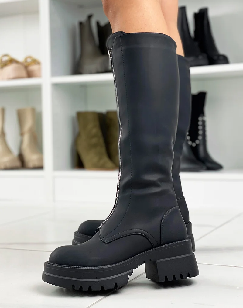 Bottes noires gommées à long zip argenté talonnées