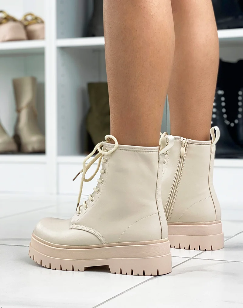 Bottines beiges lacées à semelle épaisse