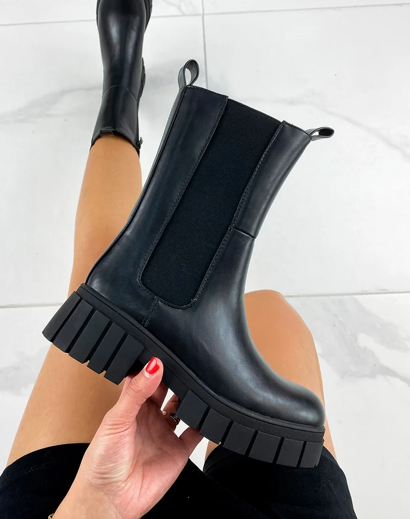 Chelsea boots noires montantes à semelle talonnée