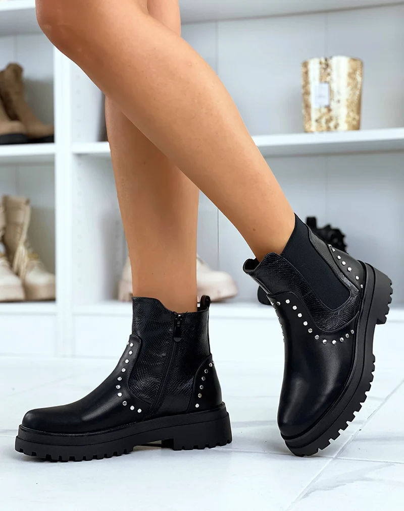 Bottines noires inspiration chelsea à empiècements et clous argentés