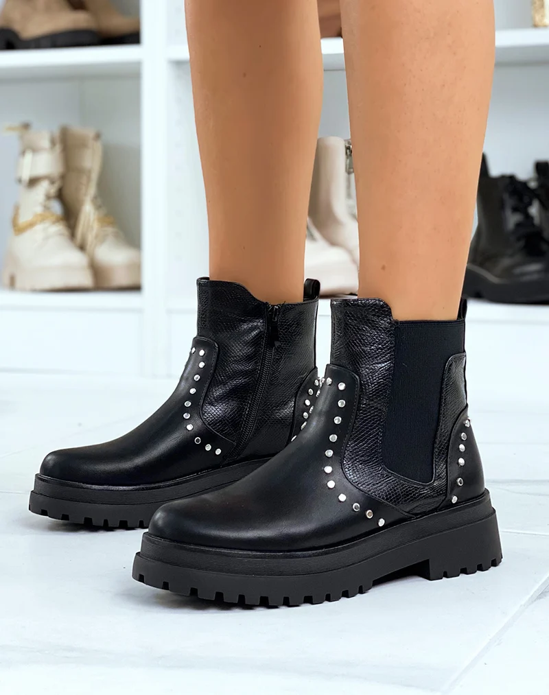 Bottines noires inspiration chelsea à empiècements et clous argentés