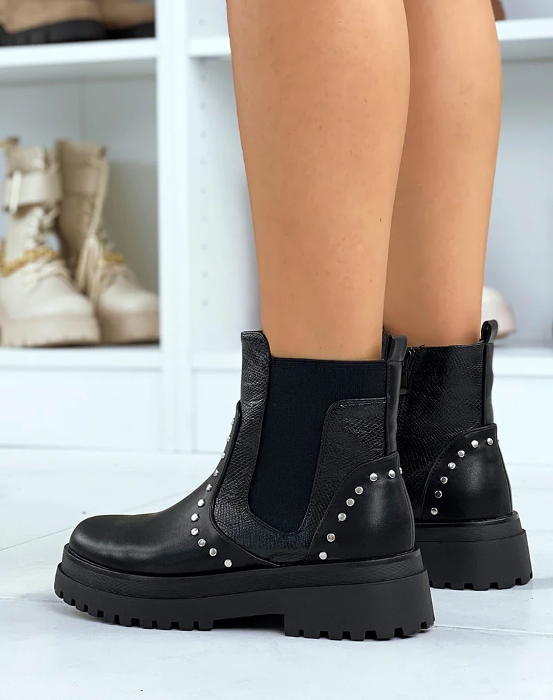 Bottines noires inspiration chelsea à empiècements et clous argentés