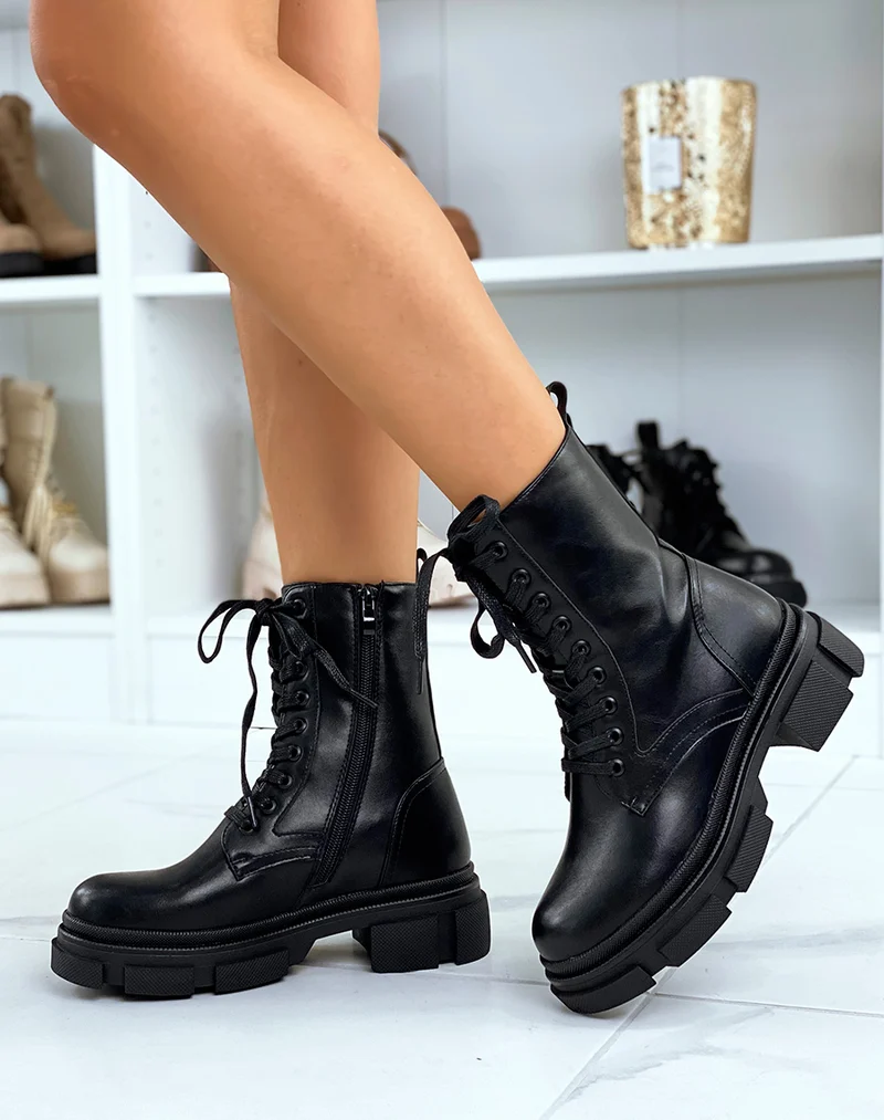Bottines noires extra montantes à lacets et semelle crantée