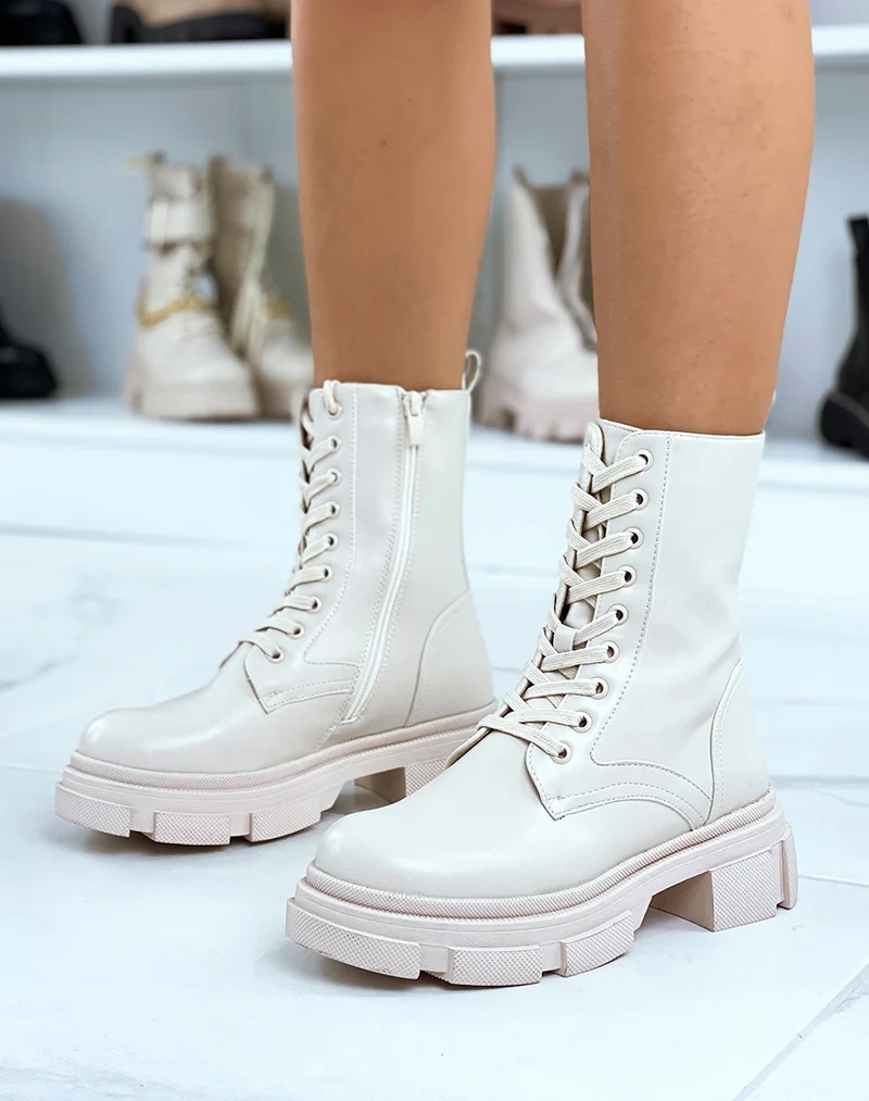 Bottines beiges extra montantes à lacets et semelle crantée