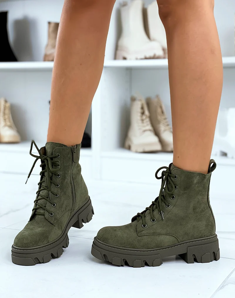 Bottines en suédine kaki lacées à semelle crantée