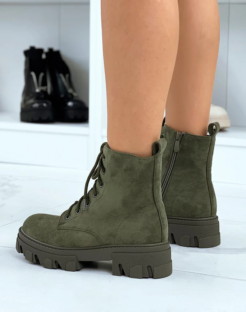 Bottines en suédine kaki lacées à semelle crantée
