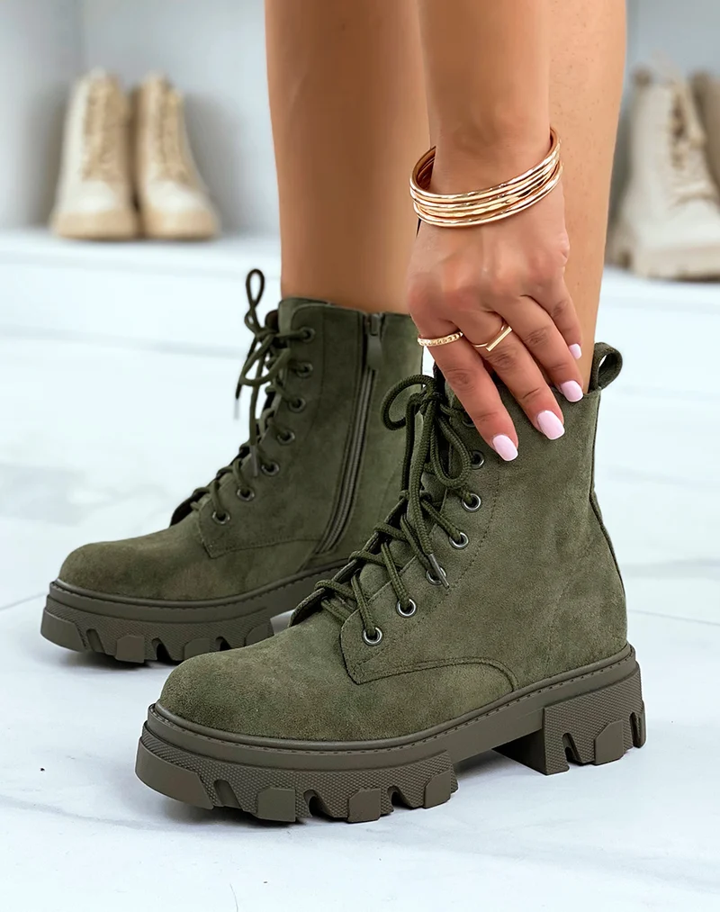 Bottines en suédine kaki lacées à semelle crantée