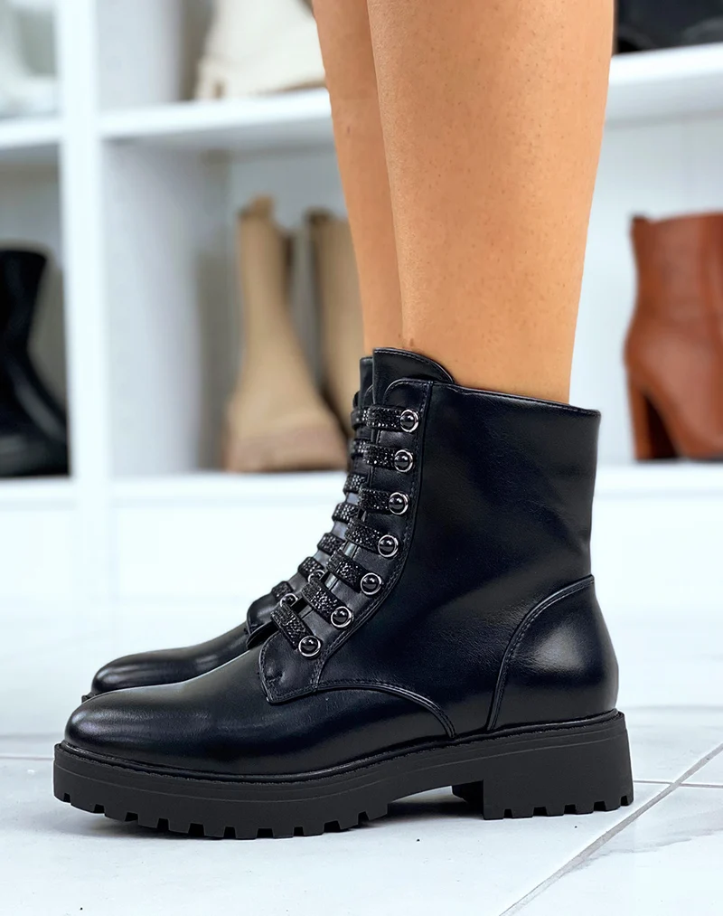 Bottines noires à lanières à strass