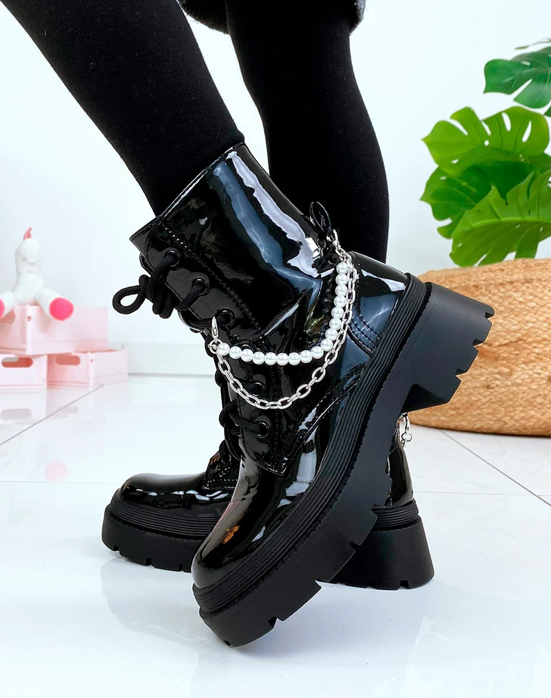 Bottines noires effet miroir à lacet