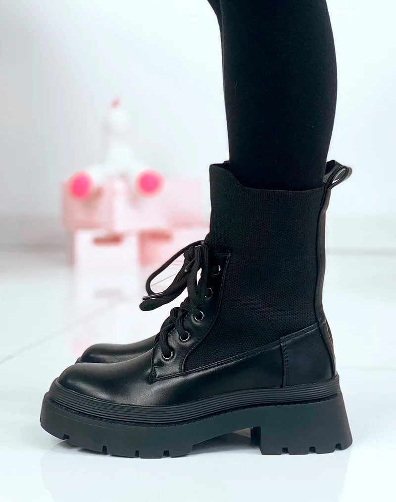 Bottines noires à lacets et élastique