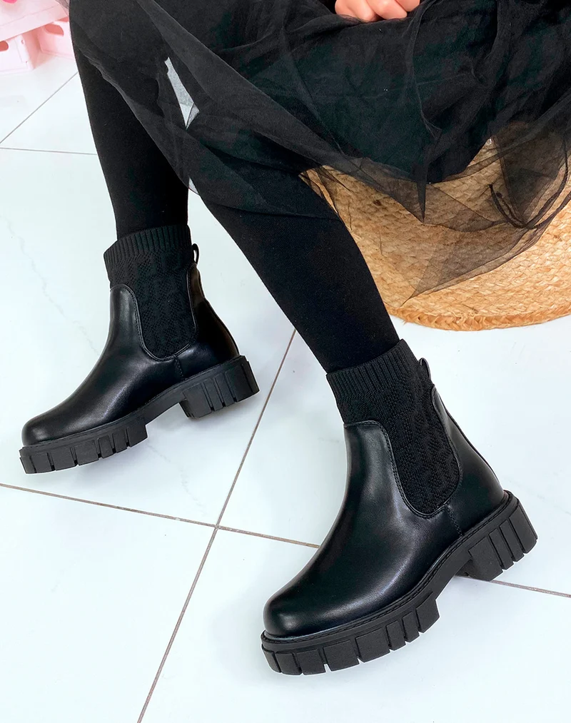 Bottines noires effet chaussette à motifs en relief