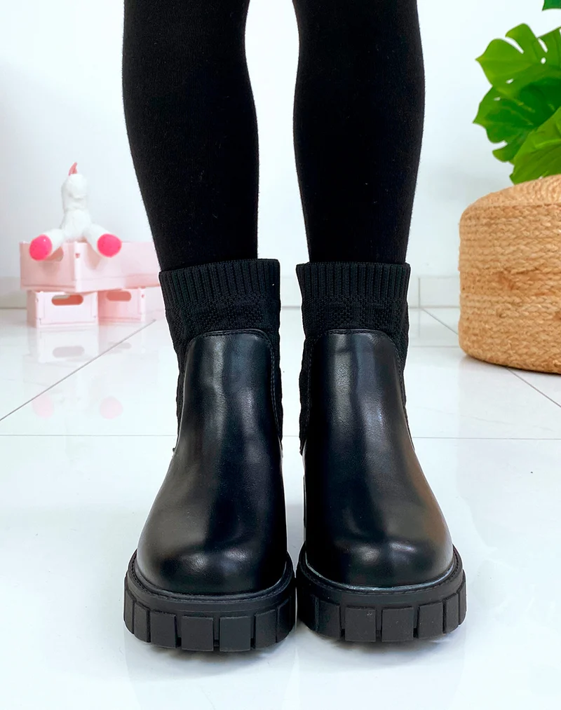 Bottines noires effet chaussette à motifs en relief