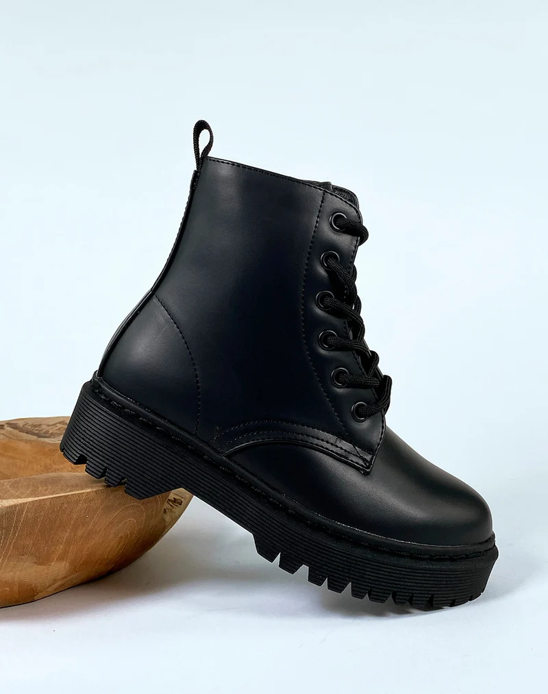 Bottines noires à lacets effet mat