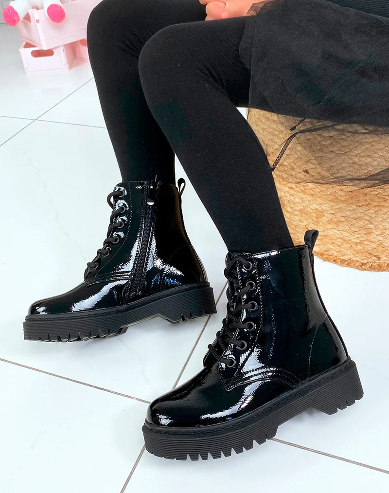 Bottines noires effet miroir à lacets