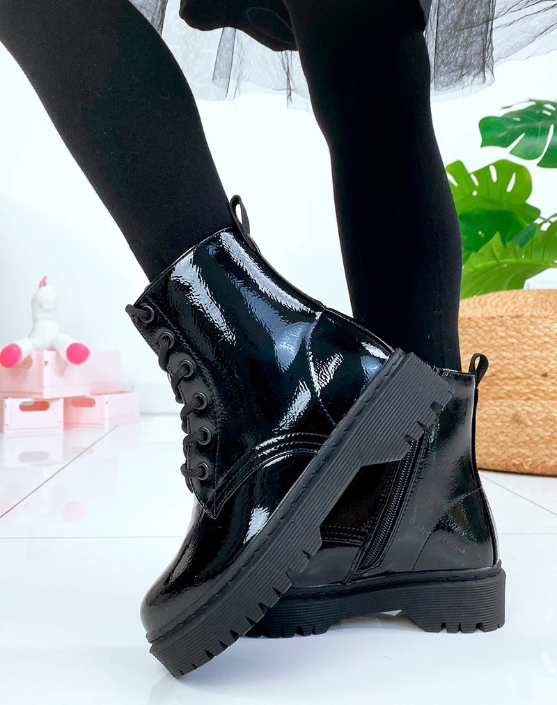 Bottines noires effet miroir à lacets