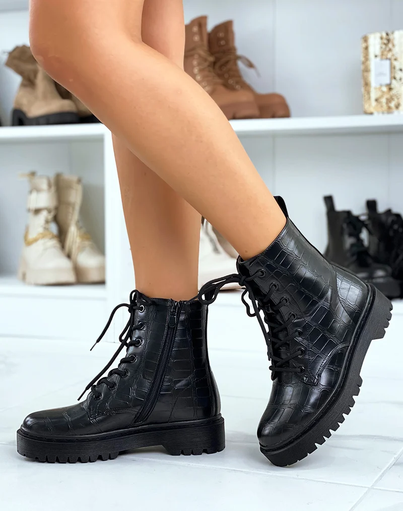 Bottines noires montantes effet croco à lacets