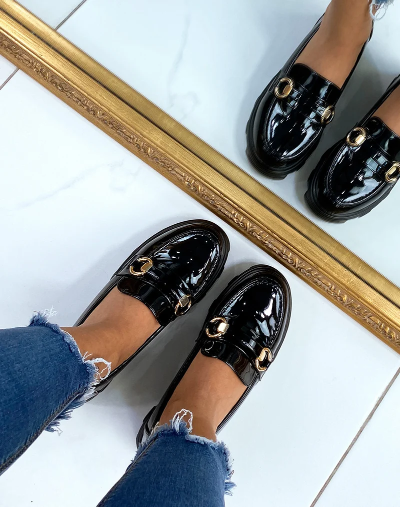 Mocassins noirs vernis à détails dorés