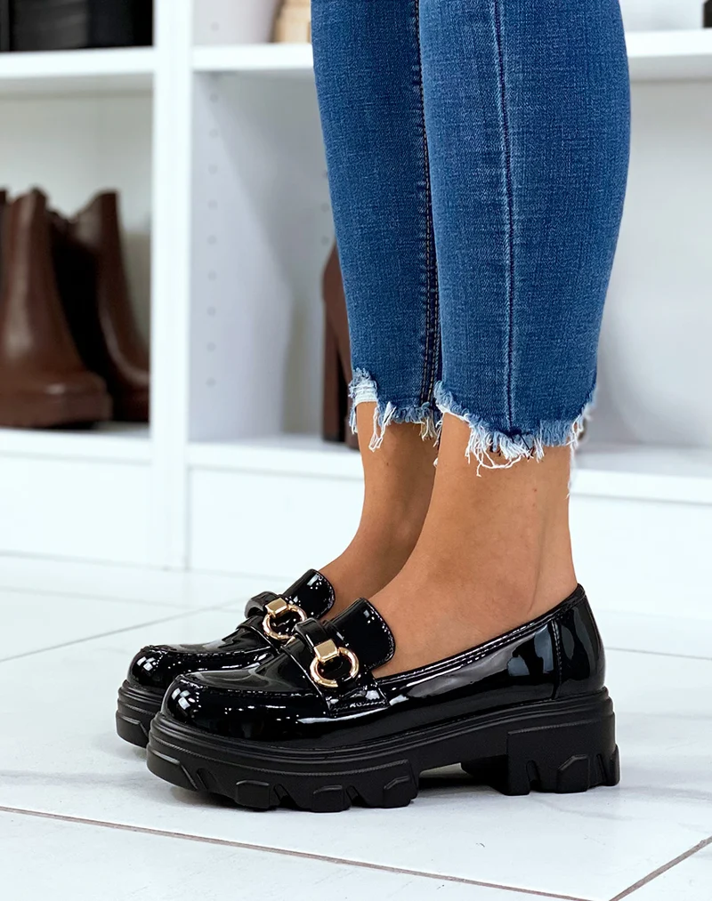 Mocassins noirs vernis à détails dorés