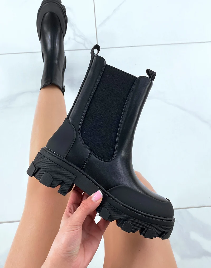 Chelsea boots montantes noires à semelle crantée