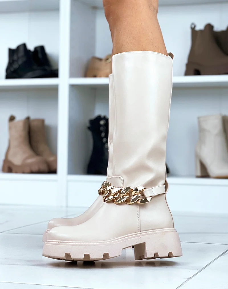 Bottes hautes beiges à chaîne dorée