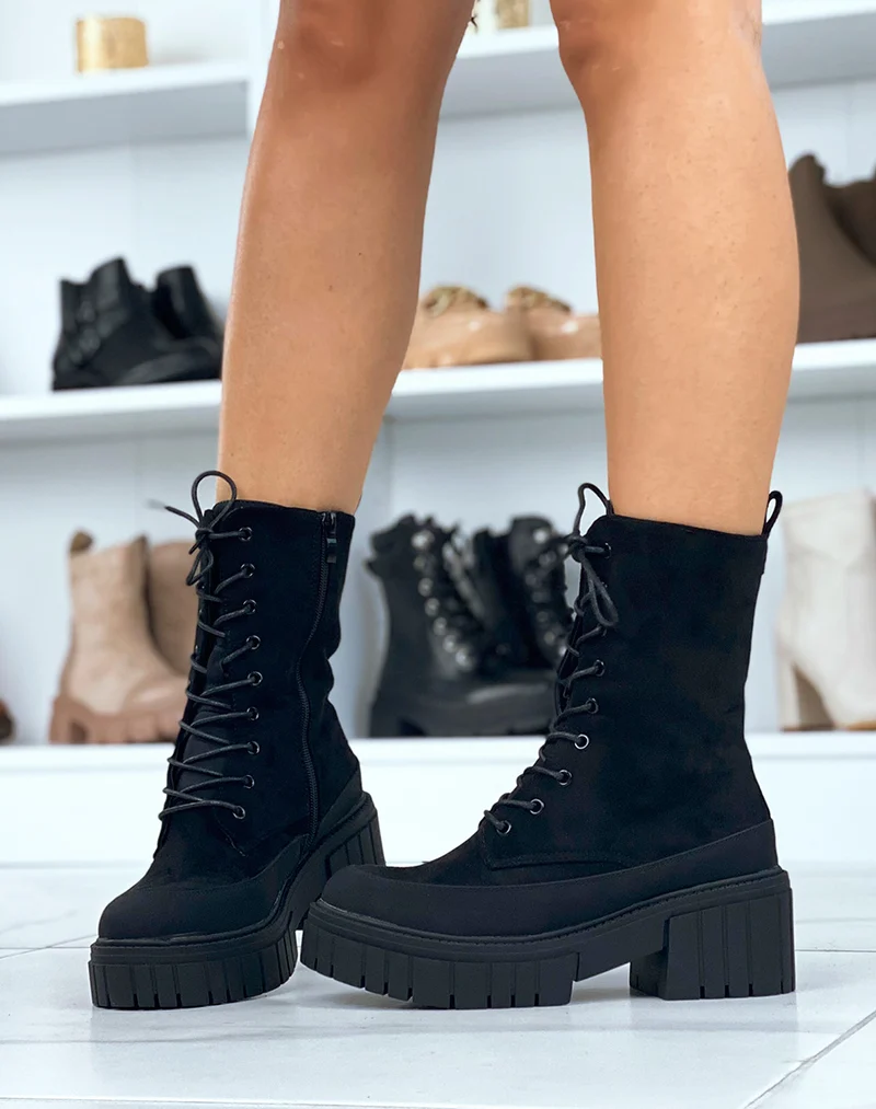 Bottines montantes noires en suédine à lacet et semelle épaisse