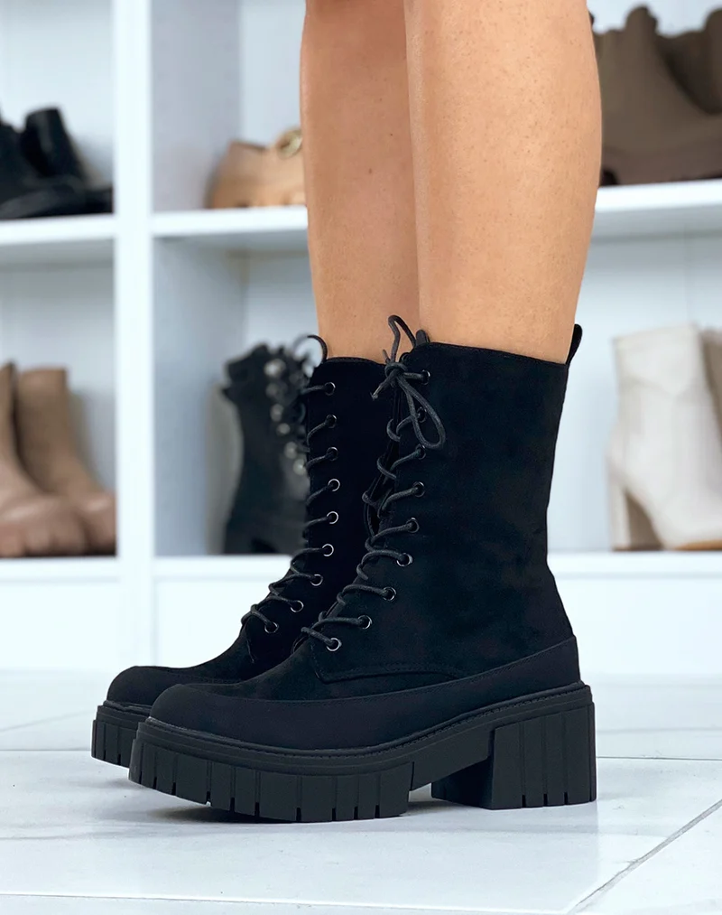 Bottines montantes noires en suédine à lacet et semelle épaisse